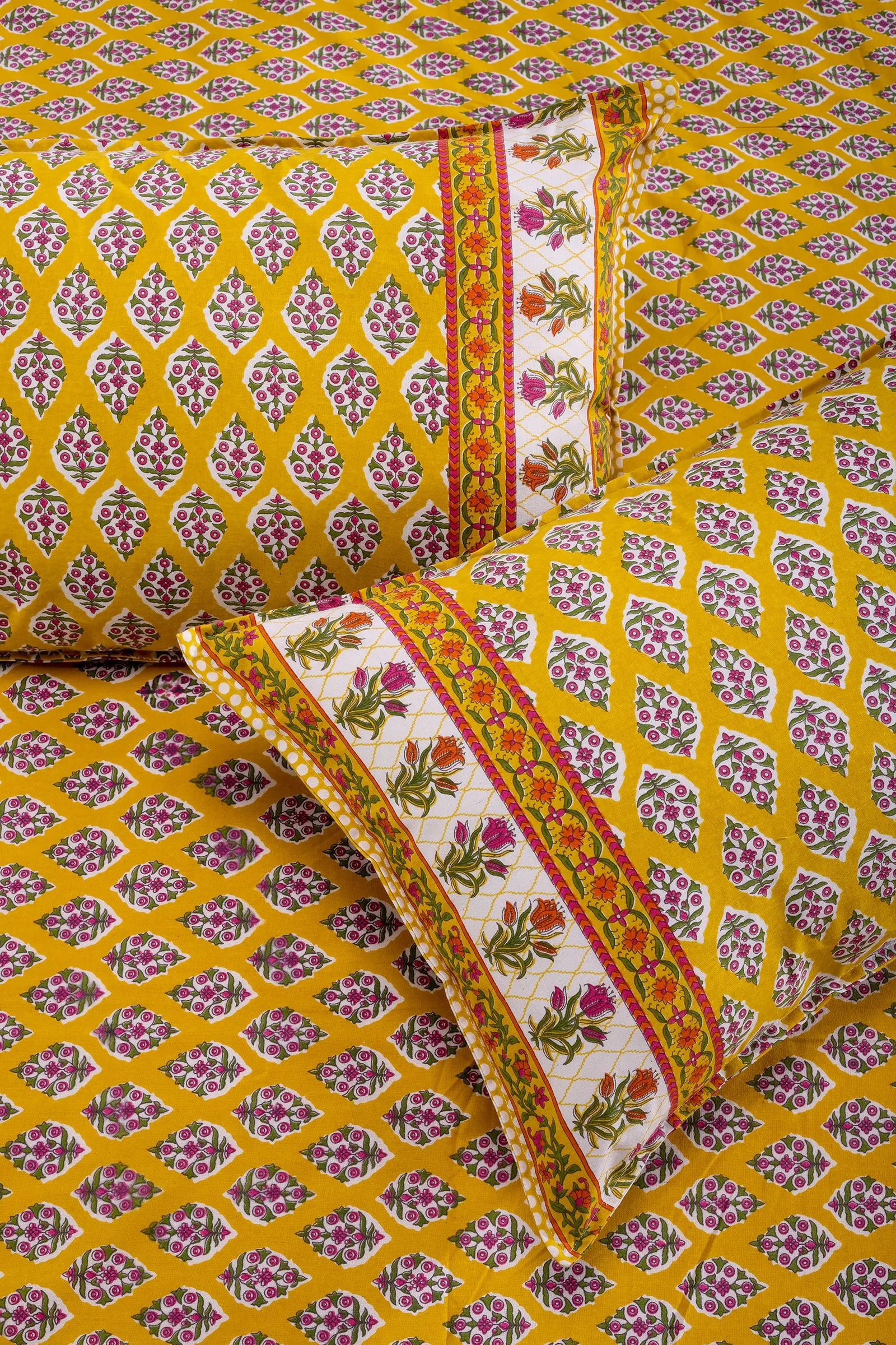 Vandevi Bootah Jaal Yellow Cotton Bedsheet